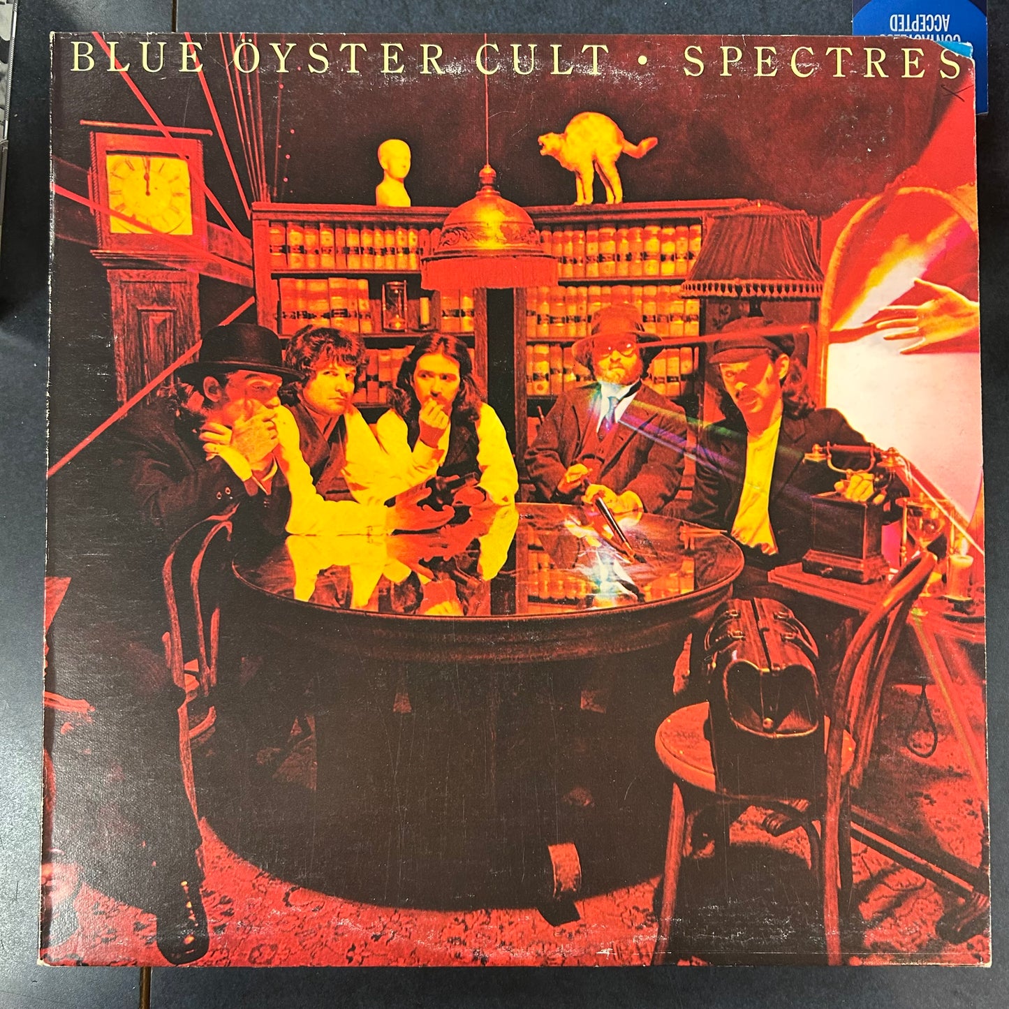 BLUE OYSTER CULT = SPECTRES (CDN 1977) (USED)