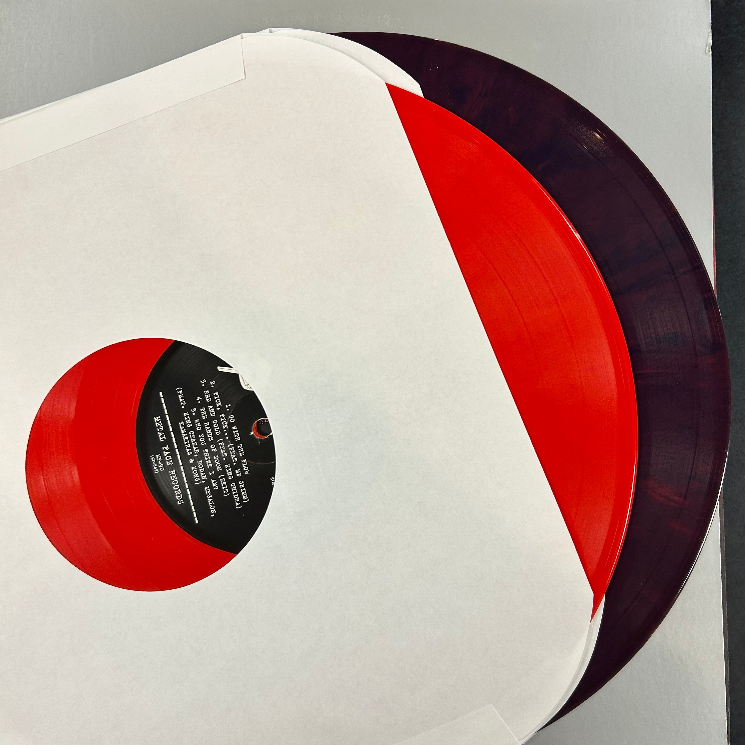 MF DOOM = OPERATION: DOOMSDAY [NEWBURY COMICS] (2LP/180G/COLOUR) (USA 2015 REISSUE) (USED)